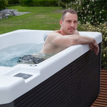 Мини спа-бассейн Wellis ICELAND с охлаждением воды Мини спа-бассейн Wellis ICELAND с охлаждением воды